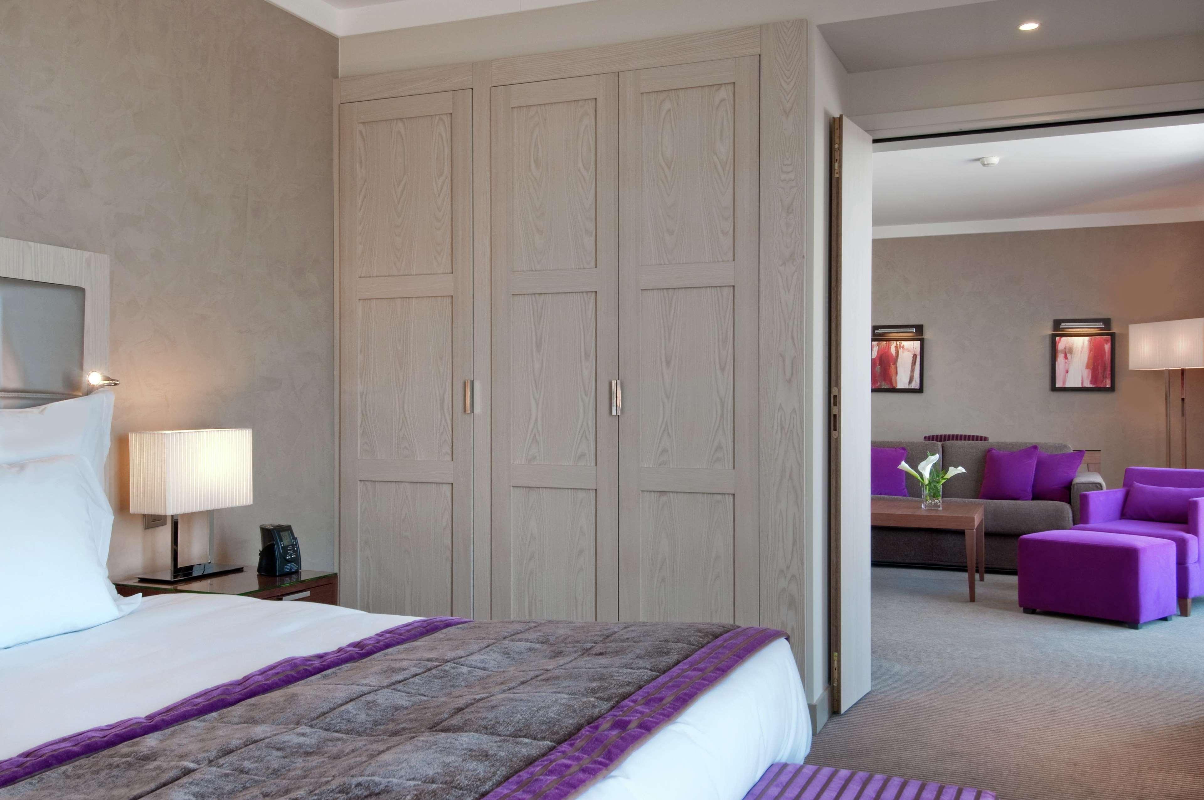 Hilton Evian Les Bains Otel Oda fotoğraf